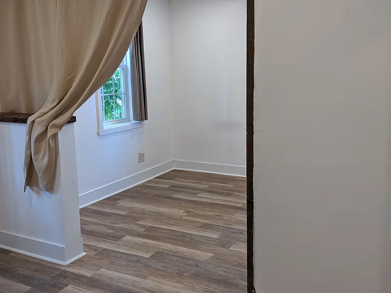 331 W Whitehall Rd — Photo 7