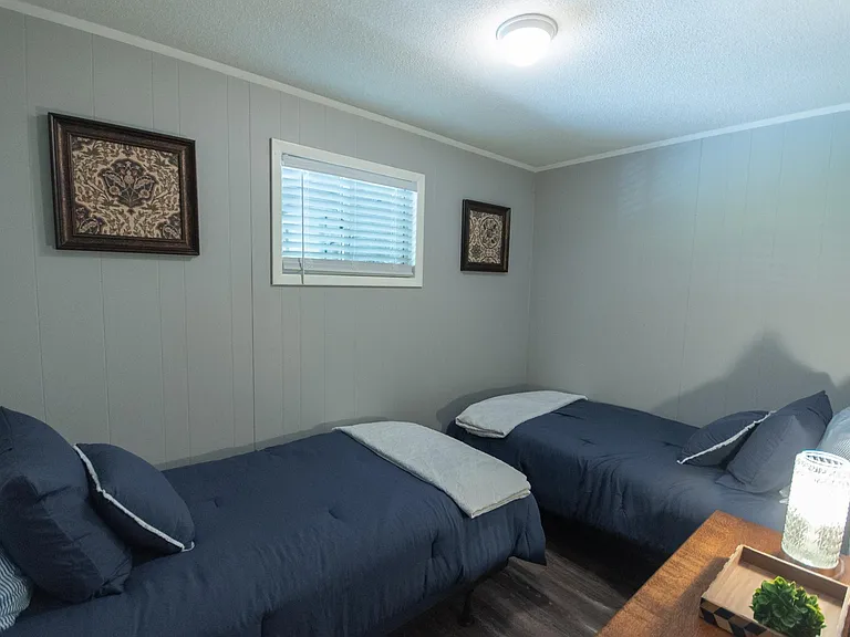 2nd bedroom with 2 twins