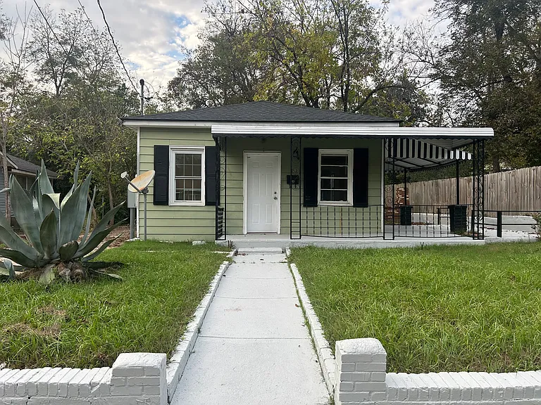 1723 Cedar St — Photo 1