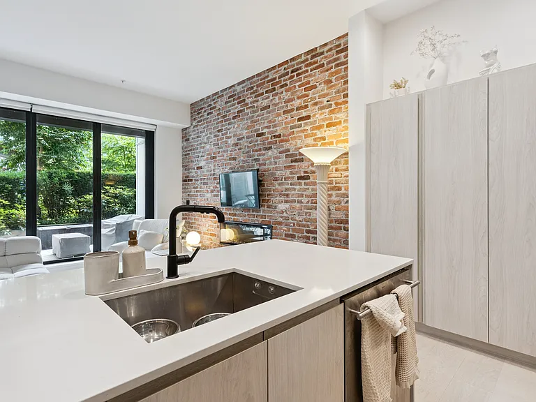 300 Salter St #109 — Photo 10