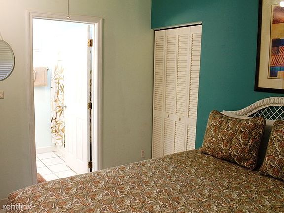 Ibis - The Colony - bedroom-bath2