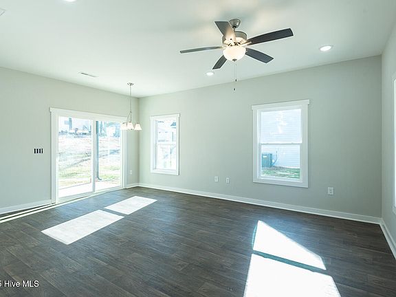 3rd image of 117 Ambergate Court
