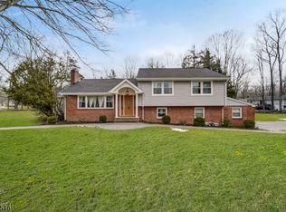 4 Chuckanutt Dr, Oakland, NJ 07436