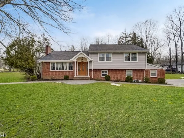 4 Chuckanutt Dr, Oakland Boro, NJ 07436