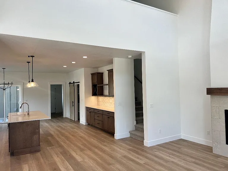 166 N Edgewood Ln — Photo 8