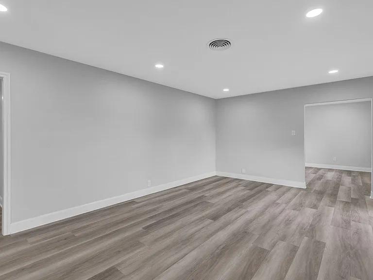 3327 Wentworth St — Photo 12