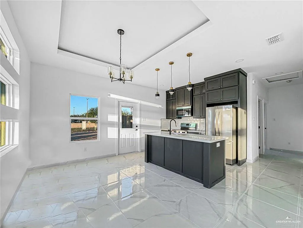 2 bed, 2.0 bath, 1068 sqft, $1,225 — Photo 2