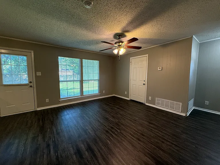 303 Ridgefield Cir — Photo 7