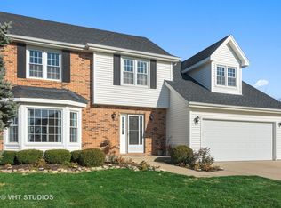 950 Cedar Creek Dr, Lake Zurich, IL 60047