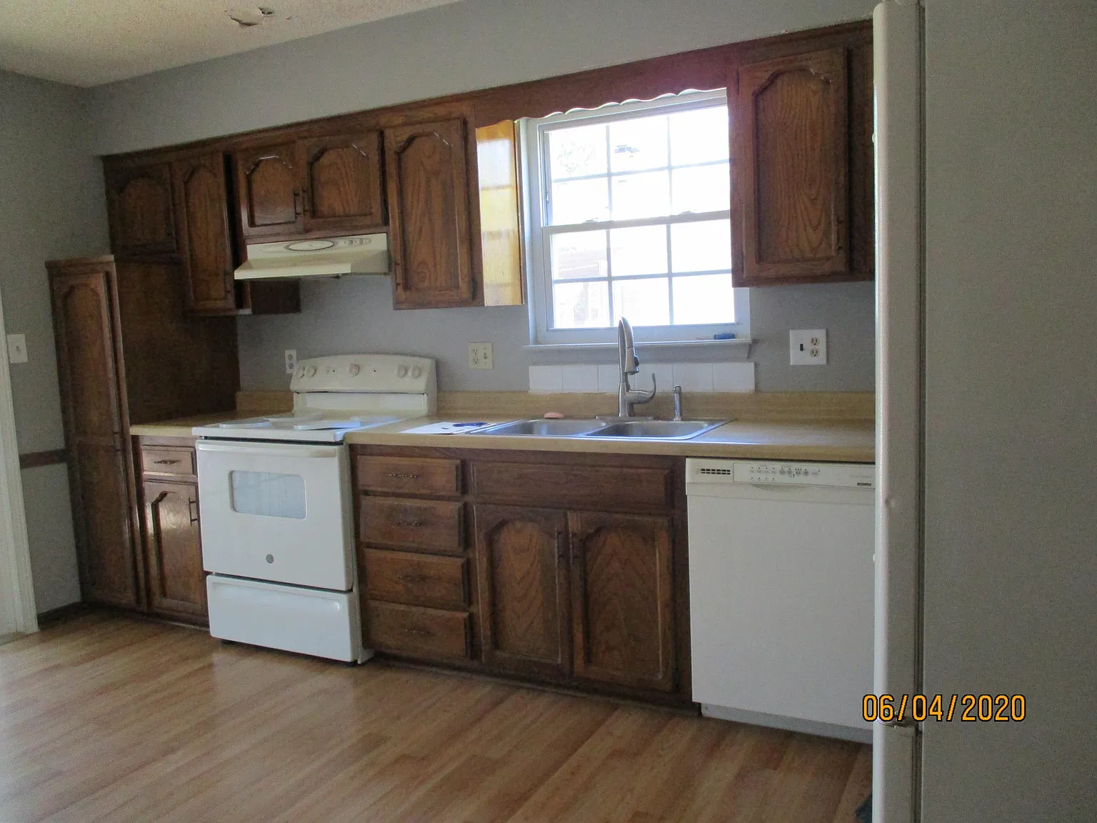 4 bed, 1000 sqft, $2,345 — Photo 2