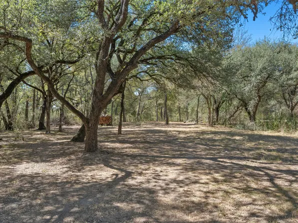 6.754 County Road 473, Lott, TX 76656