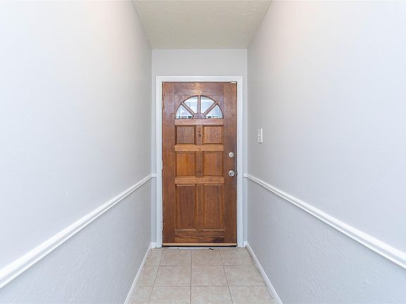4th image of 2921 Chicago St