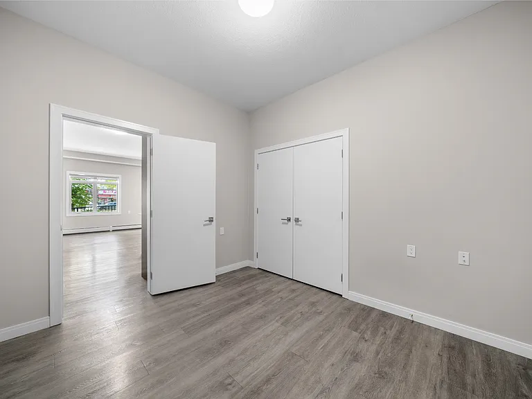 2110 Centre St N — Photo 25