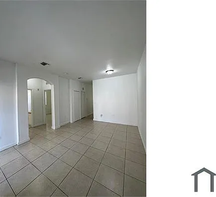 1652 SE 28th St #105 — Photo 3