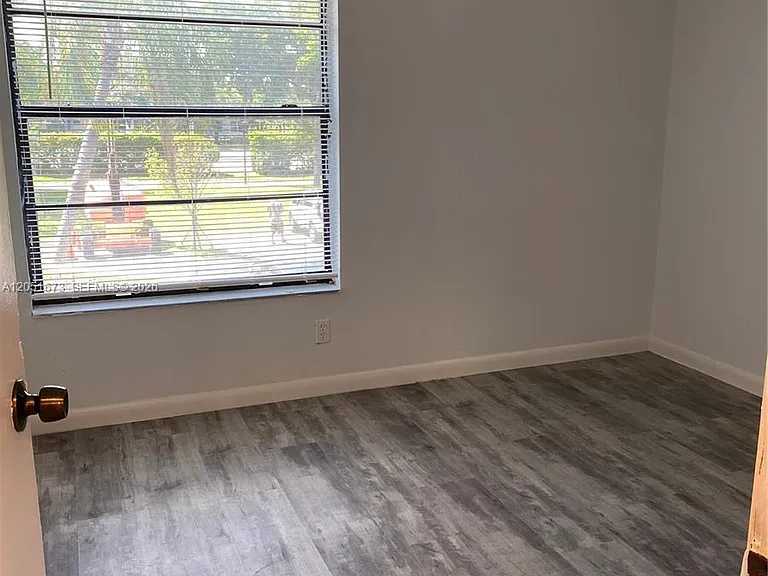 201 Lake Pointe Dr #205 — Photo 9