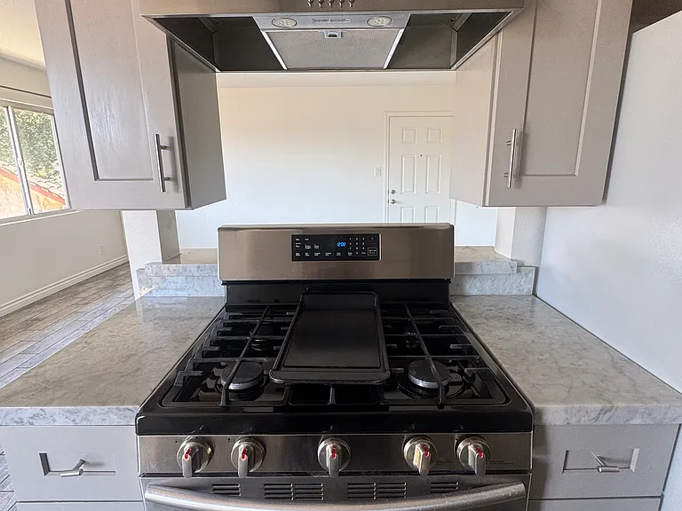 204 N Olive Ave #D — Photo 9