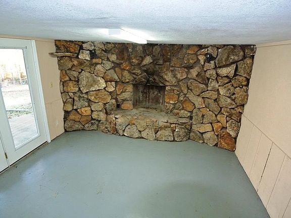 3rd image of 2826 Lakeside Dr
