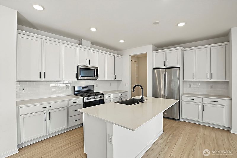 4th image of 4687 Hibiscus Circle SW