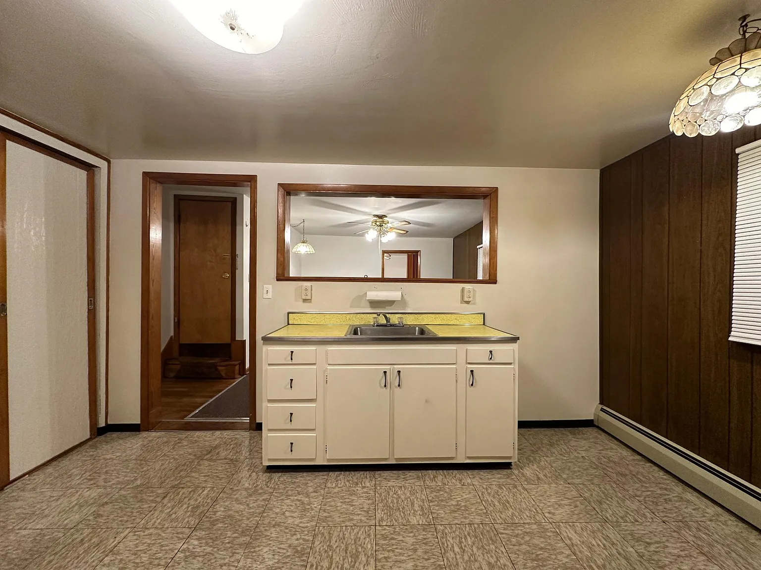 2 bed, 450 sqft, $795 — Photo 3