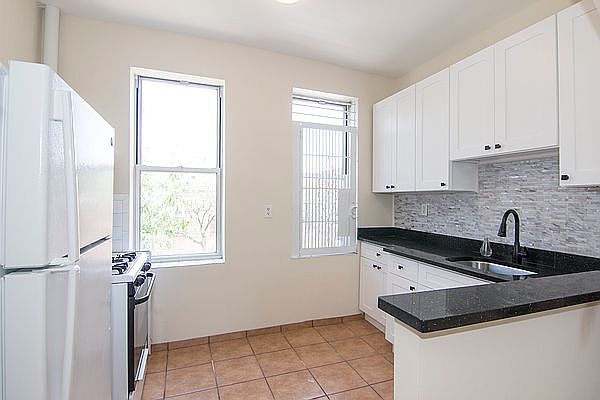 1st image of 12-34 30th Ave #2R