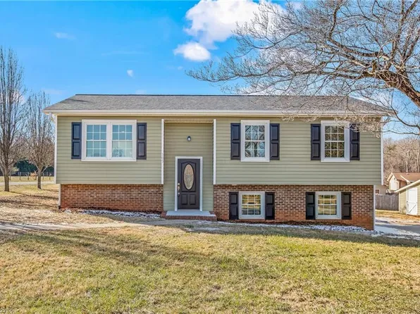 105 Robert Dr, State Road, NC 28676