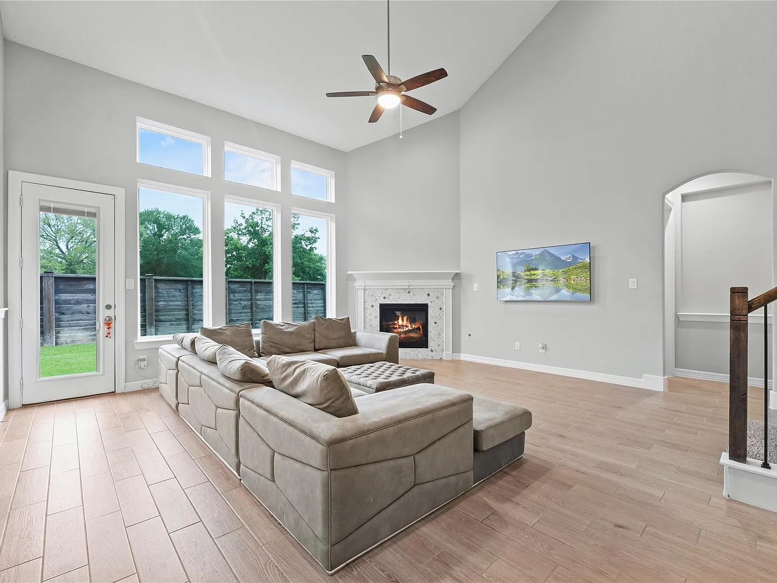 5 bed, 4.5 bath, 3596 sqft, $3,200 — Photo 4