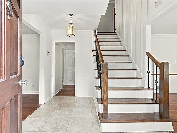 3rd image of 5291 Manhasset Cv