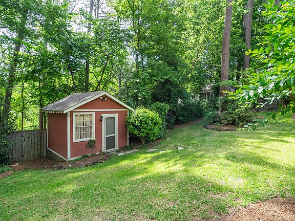 4th image of 421 Claire Pl