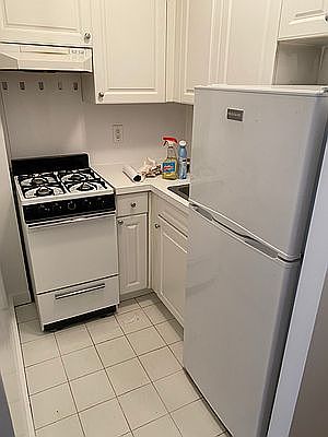 4th image of 235 E 80th St APT 2e