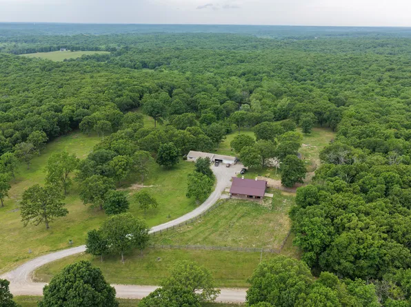 19543 Five Bridges Ave, Cole Camp, MO 65325