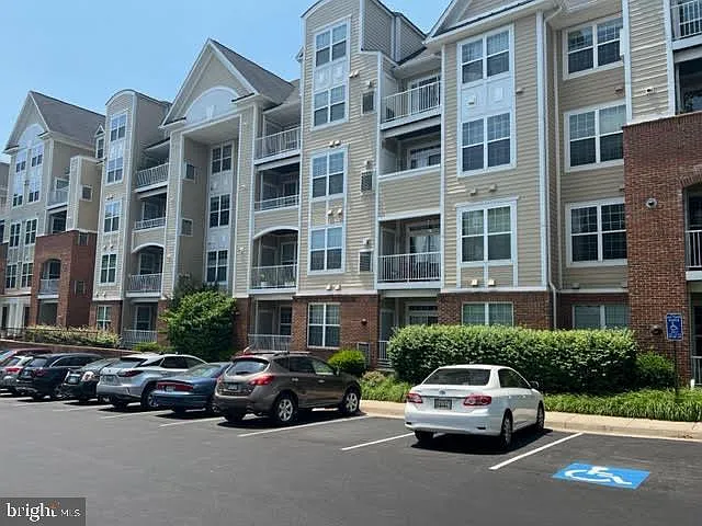 Westbriar Condominiums — Photo 2