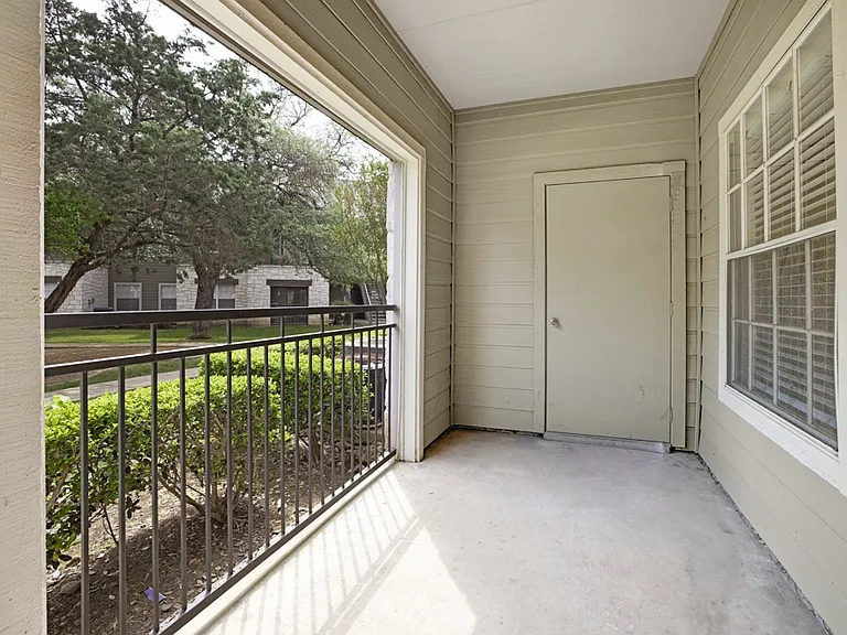 Elm Hollow Apartments — Photo 19