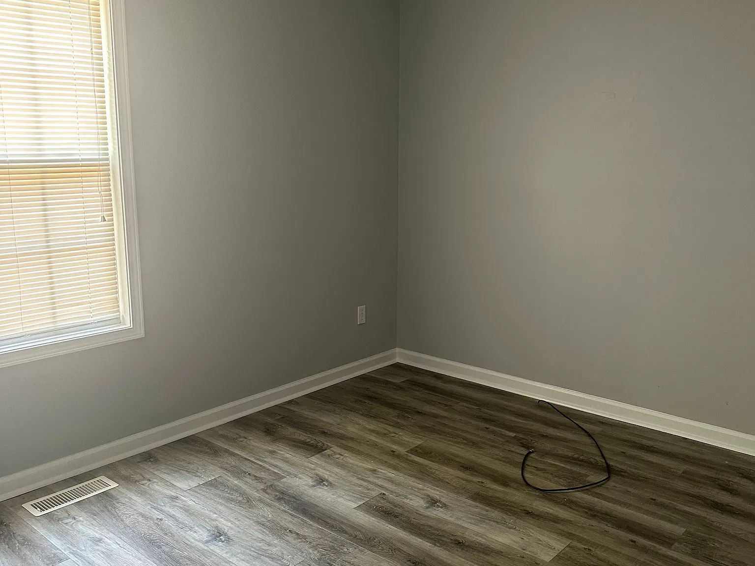 3 bed, 900 sqft, $1,400 — Photo 1
