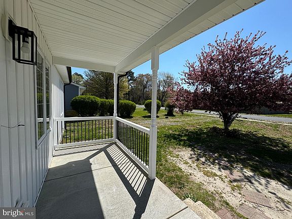 5th image of 208 Oak St