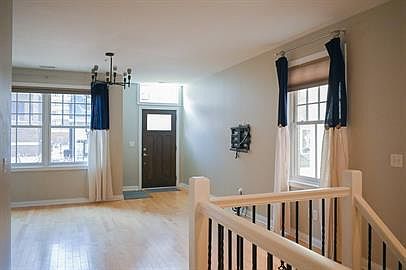 3rd image of 527 N Park Ave #1
