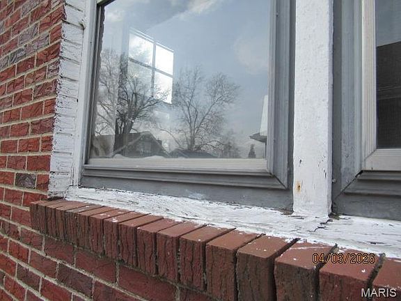5th image of 6821 Primrose Ave