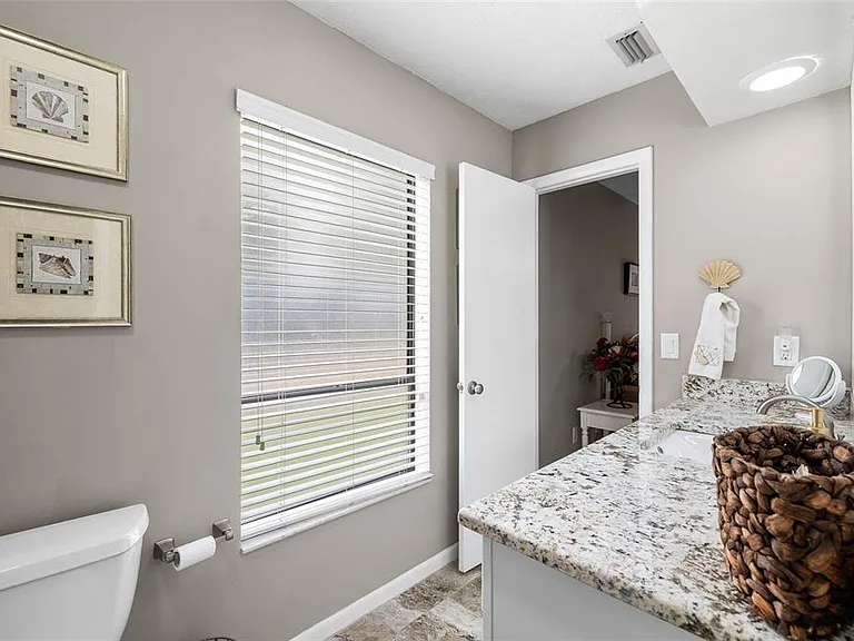 11520 Galleria Dr — Photo 21