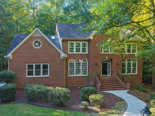 204 Woodleaf Dr, Chapel Hill, NC 27516