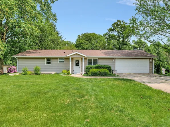 402 E South Mahomet Rd, Mahomet, IL 61853