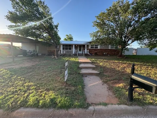 405 E Lee St, Rotan, TX 79546