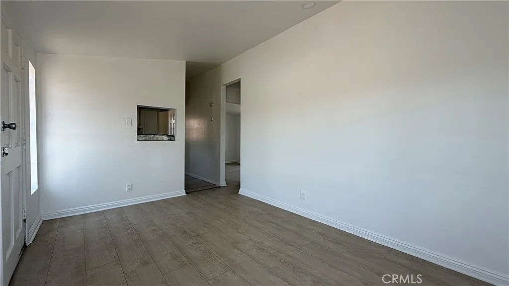 2 bed, 800 sqft, $2,300 — Photo 2