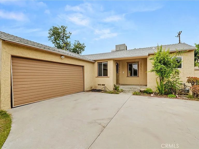 18418 Sylvan St — Photo 3