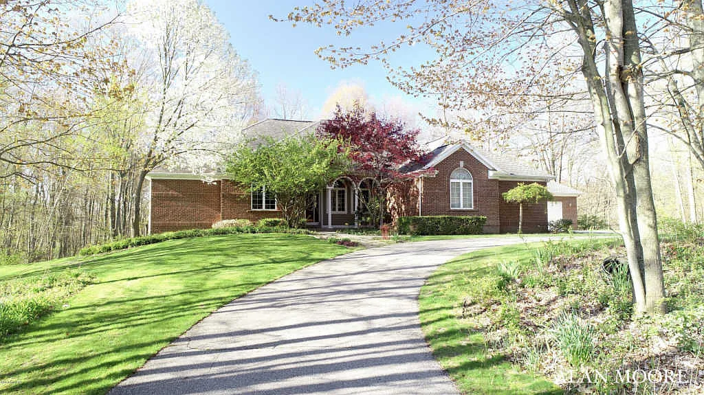 6300 Pyramid Ln NE photo 1
