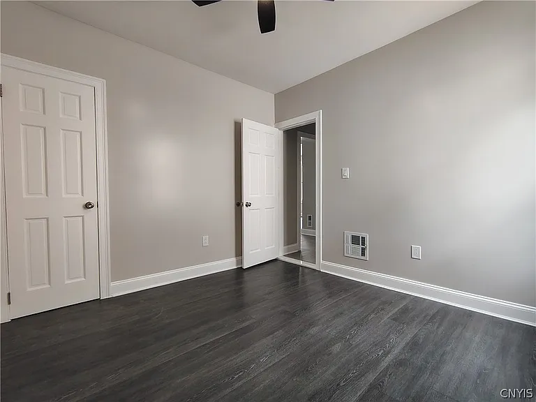 1539 Taylor Ave — Photo 13
