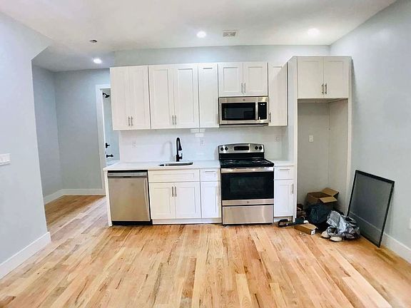 2nd image of 225 Halsey St #1F