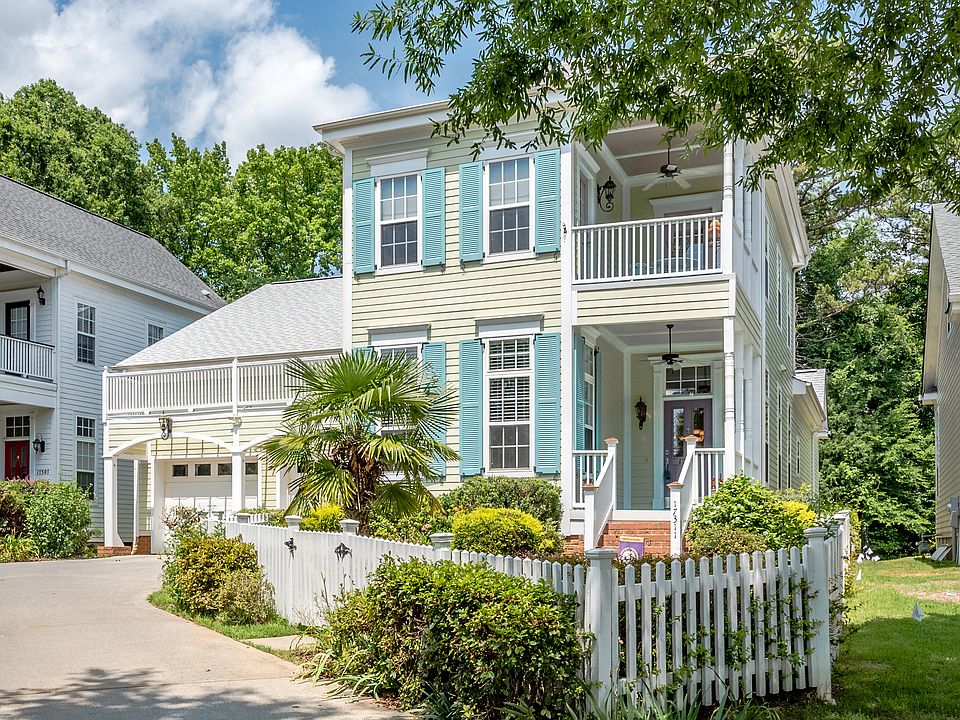 Charleston-style beauty!