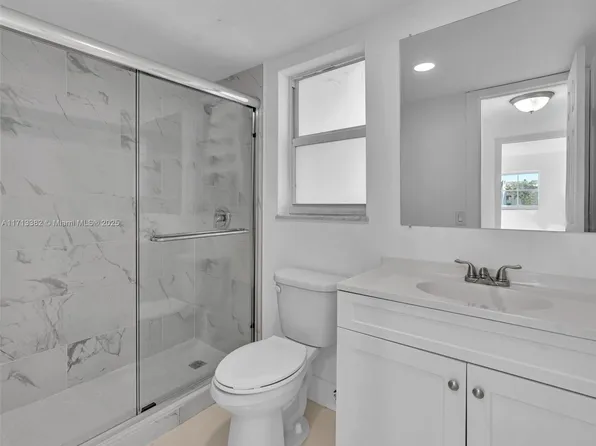 2900 W Sunrise Lakes Dr #104, Sunrise, FL 33322