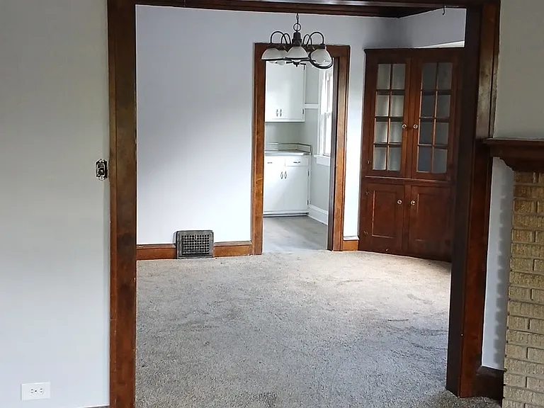 1585 Larchmont Ave — Photo 3