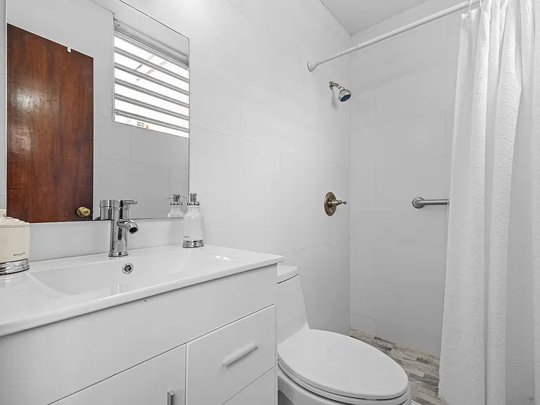 1551 Francia #4E — Photo 13