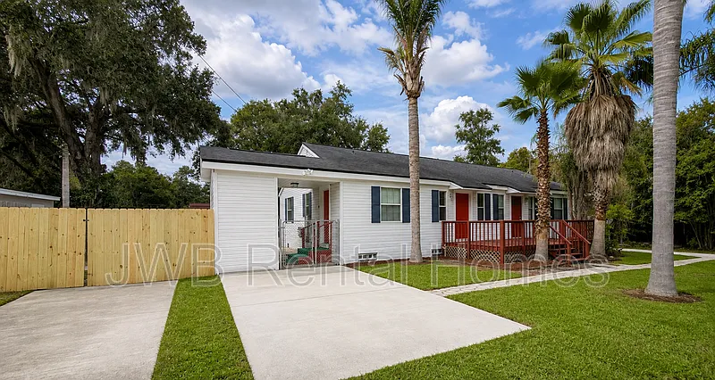 1425 Ron Rd